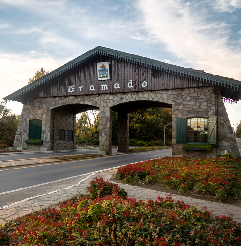 entrada-gramado-serra-gaucha-mercado-imobiliario-isael-broker.webp