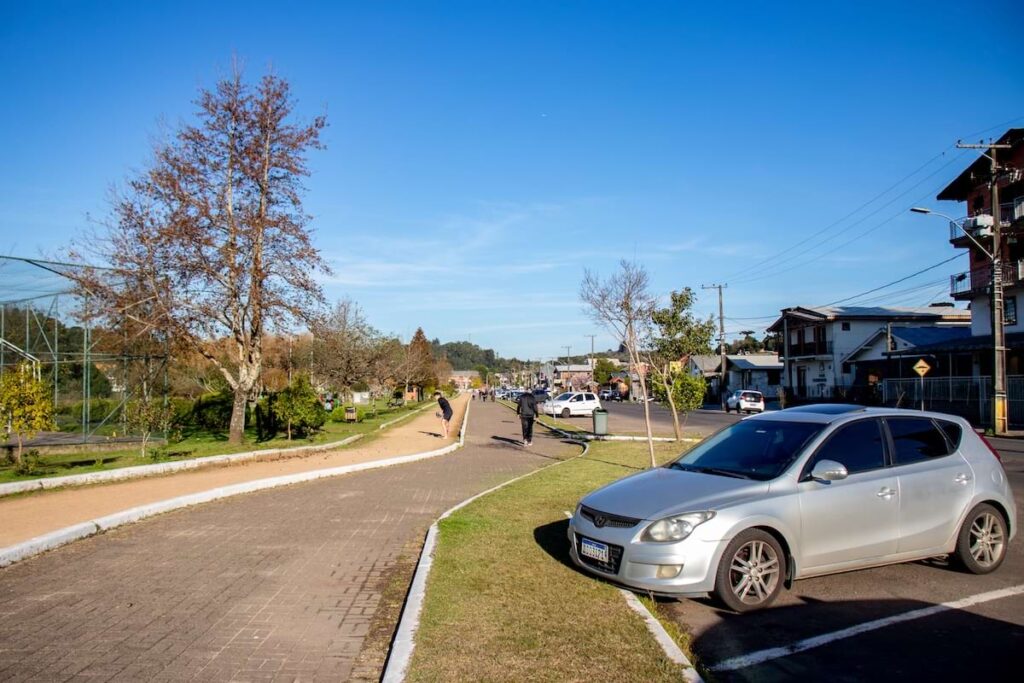 Casas a venda bairro LEODORO DE AZEVEDO Canela